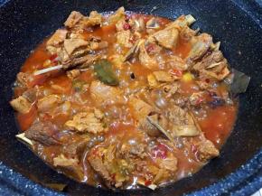 待到羊肉快软的时候