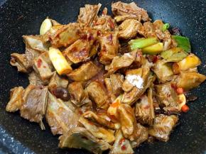 加入适量盐调味