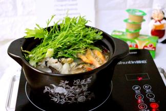 加入洗净的苦苣、即可关火