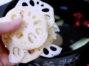 再放入切好的藕片