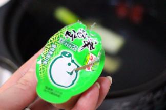 加入一盒浓汤宝