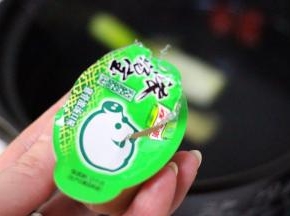 加入一盒浓汤宝