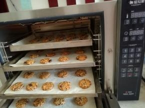 UKOEO风炉四层同烤，上色很均匀。