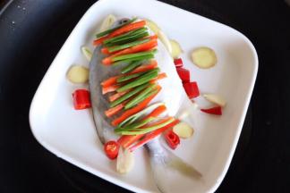 开水上锅蒸10-15分钟，看鱼大小决定时间哦