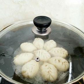 盖上锅盖小火煎。