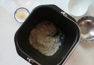 除猪油外，其它混合。