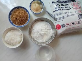 在等待面剂松弛的时候，准备馅料。