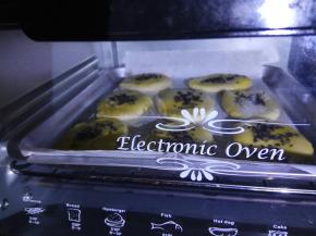 烤箱200℃，预热5分钟。中层，上下火，20分钟。