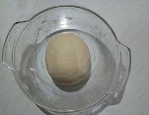 揉成光滑面团。