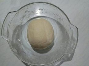 揉成光滑面团。