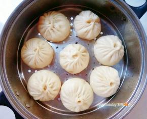 面胚变大，热水烧开后入蒸屉，大火12分钟。