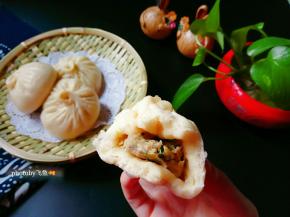面皮松软蓬宣，馅料鲜香可口。