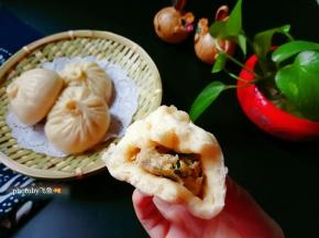 面皮松软蓬宣，馅料鲜香可口。