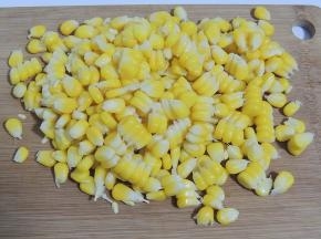 将玉米粒剥出来