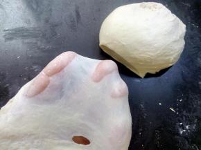 能拉出半透明状的薄膜就可以了,破洞边缘呈锯齿状。