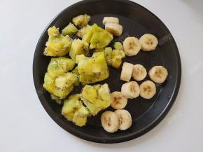 取出冷冻好的奇异果和香蕉