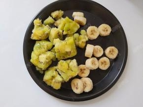 取出冷冻好的奇异果和香蕉