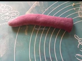 然后揉成长条柱状
