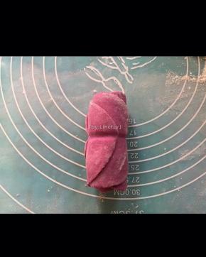 然后从最底片的一边卷起成卷
