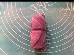 然后从最底片的一边卷起成卷
