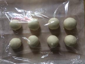 表面盖上湿布或保鲜膜让其约松弛20分钟
