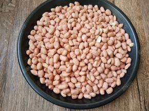 将花生仁剥出来，一边追剧一边剥还挺快的