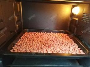 放入烤箱，170度烘烤10-15分钟