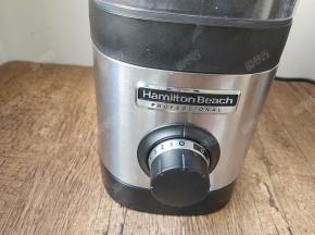 破壁机接通电源，先由低档开始慢慢加档