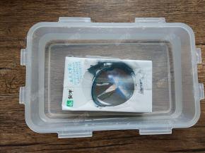 纯牛奶放在装了热水的碗里浸泡片刻温热，或者直接倒进奶锅加热