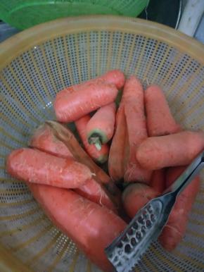 切一点胡萝卜的细丝进去色彩会更鲜艳