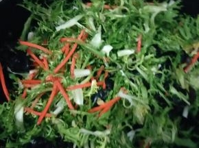 加入木耳和胡萝卜