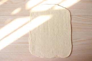 擀成大致长方形的薄面片