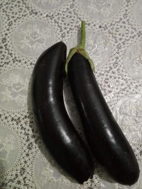 茄子两个清洗干净不用去皮