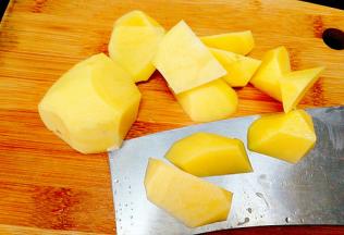 土豆采用滚刀切法