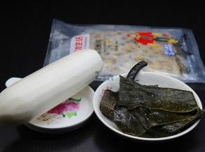 准备食材：海带、花蛤肉、白萝卜等食材；