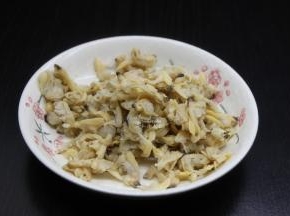 花蛤去内脏，洗净，沥干水；