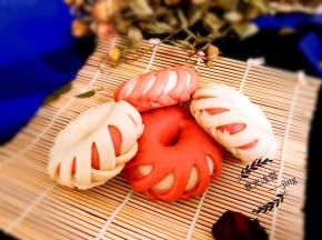 放入蒸锅二次发酵，至原来的两倍大时候，开火大火蒸15分钟，闭火虚蒸5分