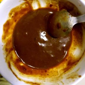 六必居干黄酱一勺，用少量清水稀释一下