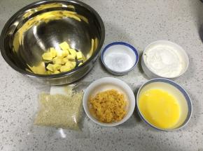 准备好所有食材，鸡蛋打散取20g备用