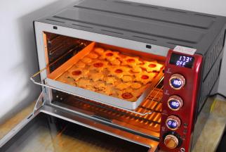 烤至饼干表面金黄色即可出炉