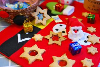 待饼干完全晾凉后再从烤盘取下，密封保存。