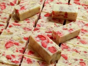 整好冷却后切块；