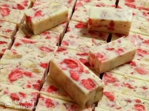 整好冷却后切块；