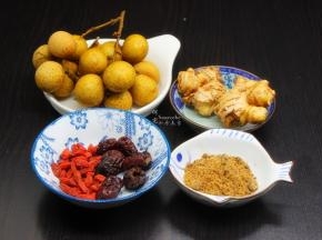 准备食材：龙眼、枸杞、生姜、红糖、红枣扥食材；