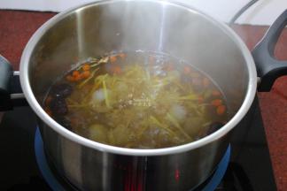 加入红糖，拌均至融化；