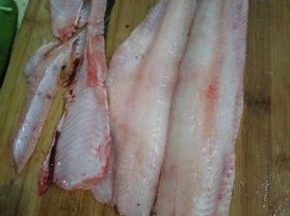 把打的鱼骨头去掉，剩下鱼肉