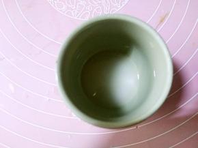 少许食用面碱用清水融化