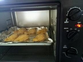 放入预热好的烤箱，中层，200度，25-30分钟