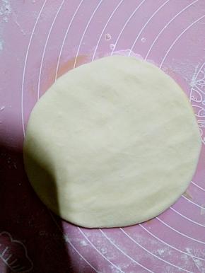 用手把两面都轻轻的拍一拍。