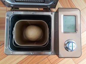 面团整理一下，放回面包机发酵